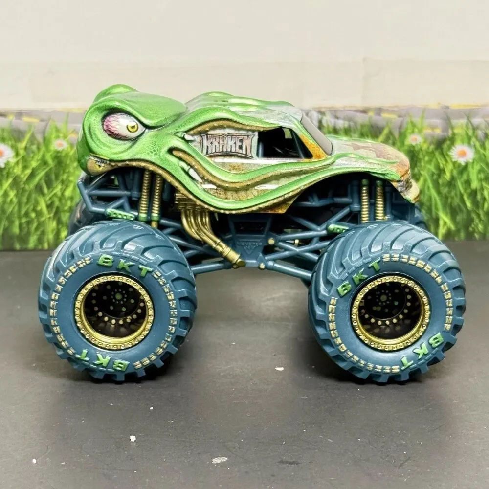 CUSTOM Hot Wheels Monster Jam Kraken Sea Creature Green Gold 1:64 Monster Truck